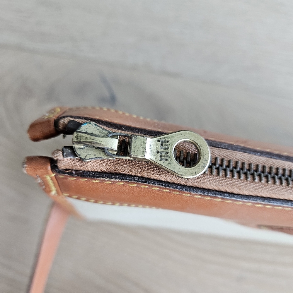 Dooney & Bourke Leather Crossbody Bag EUC - Picture 8 of 16